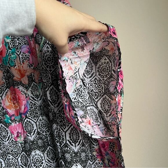 Tolani Black Geometric Floral Caftan Poncho Blouse Boho - Picture 3 of 6